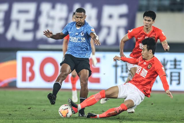 曼城主场大胜雅典AEK，赛后评分揭晓